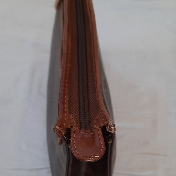 Elegant Black and Brown Toiletry Bag - Picture 7 of 10